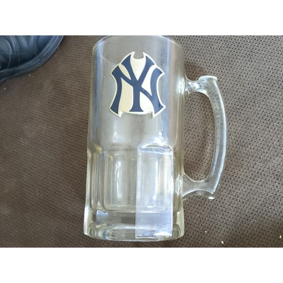 NEW YORK YANKEES LOGO OFFICIAL MAJOR LEAGUE BASEBALL JUMBO BEER MUG heavy glass. - Picture 1 of 4